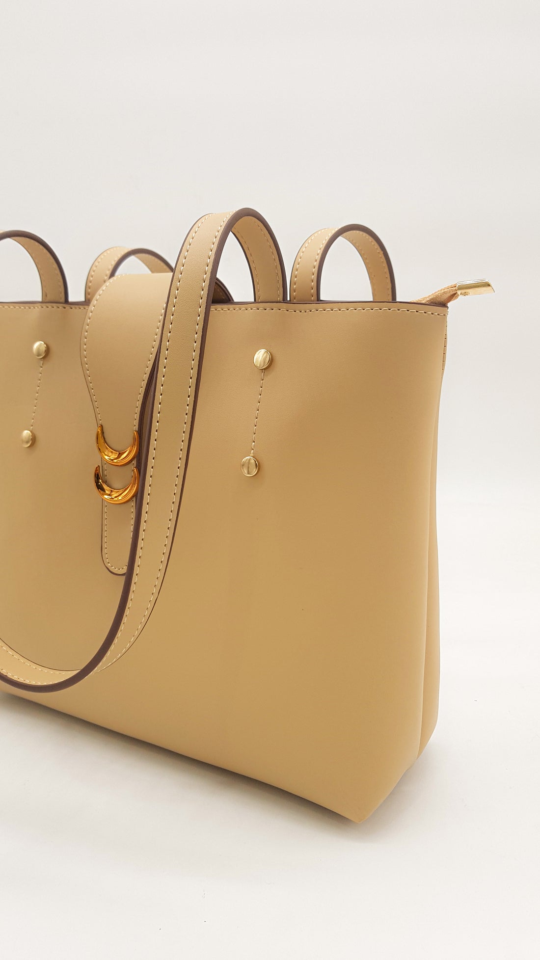 Admiring Tote